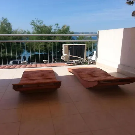 Mateljan 1715 Guest house Kastela